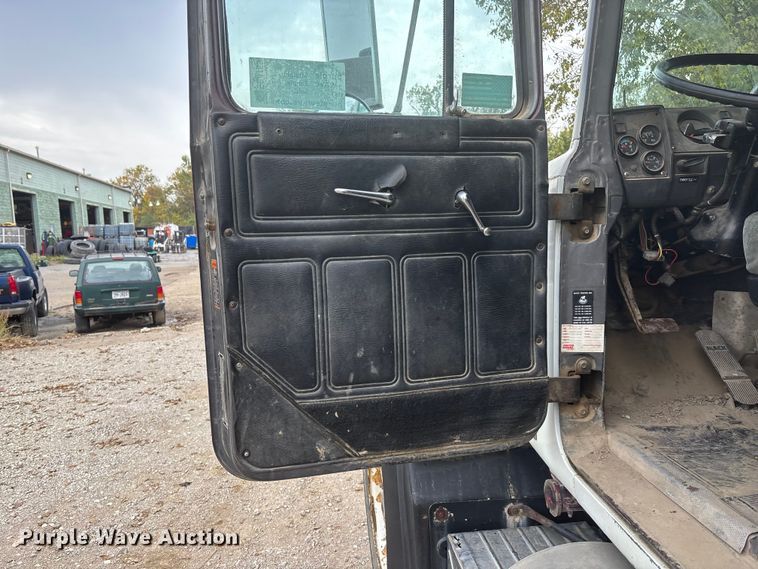 image for item EE4155 1991 Mack RD6886 dump truck