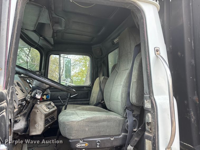 image for item EE4155 1991 Mack RD6886 dump truck