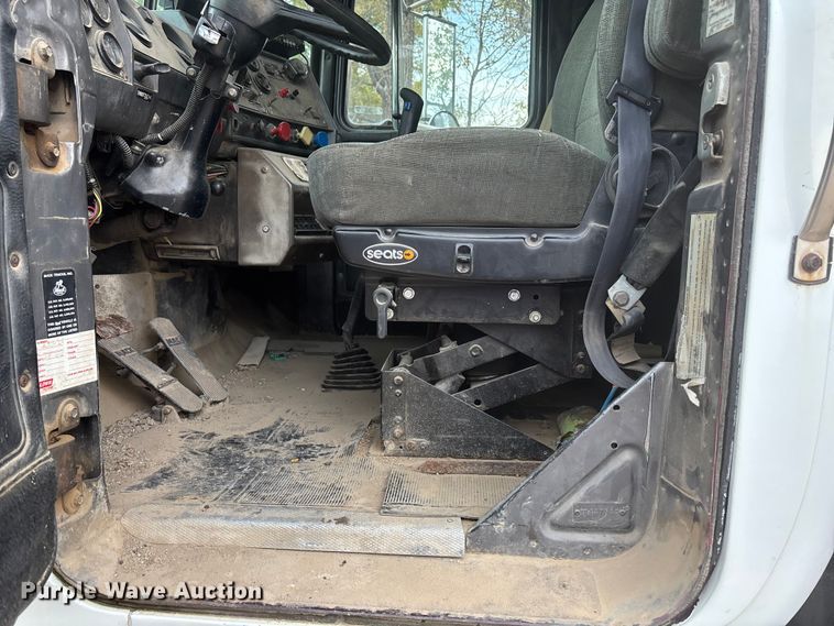 image for item EE4155 1991 Mack RD6886 dump truck