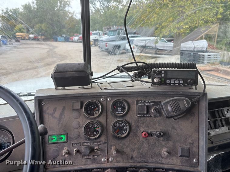 image for item EE4155 1991 Mack RD6886 dump truck