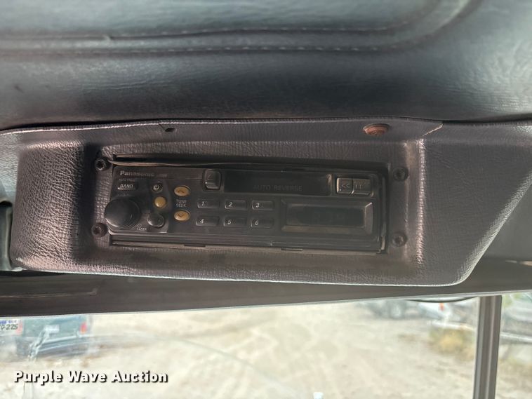 image for item EE4155 1991 Mack RD6886 dump truck