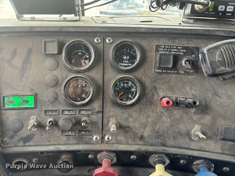 image for item EE4155 1991 Mack RD6886 dump truck