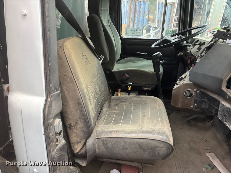 image for item EE4155 1991 Mack RD6886 dump truck