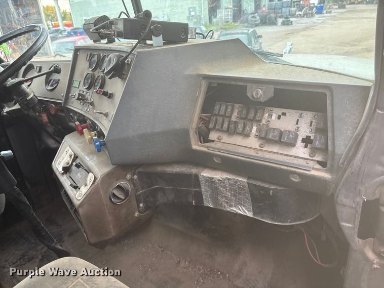 image for item EE4155 1991 Mack RD6886 dump truck