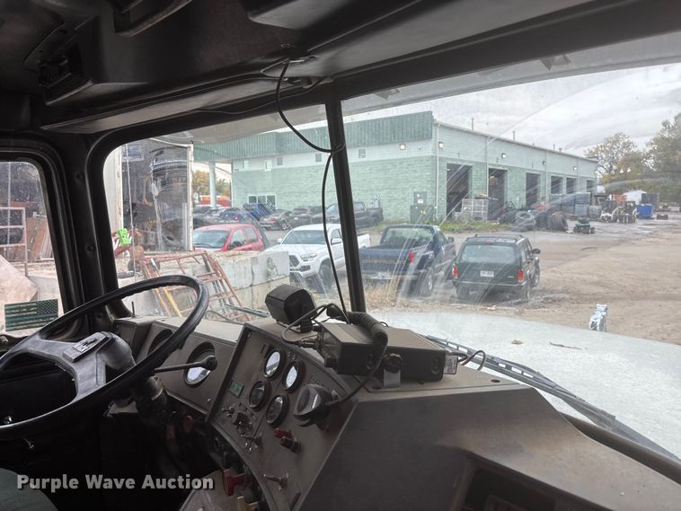 image for item EE4155 1991 Mack RD6886 dump truck