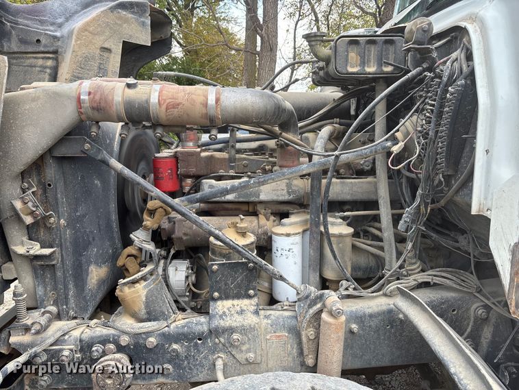 image for item EE4155 1991 Mack RD6886 dump truck