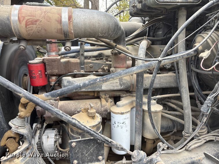 image for item EE4155 1991 Mack RD6886 dump truck