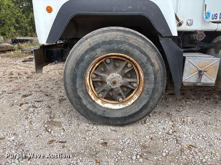 image for item EE4155 1991 Mack RD6886 dump truck