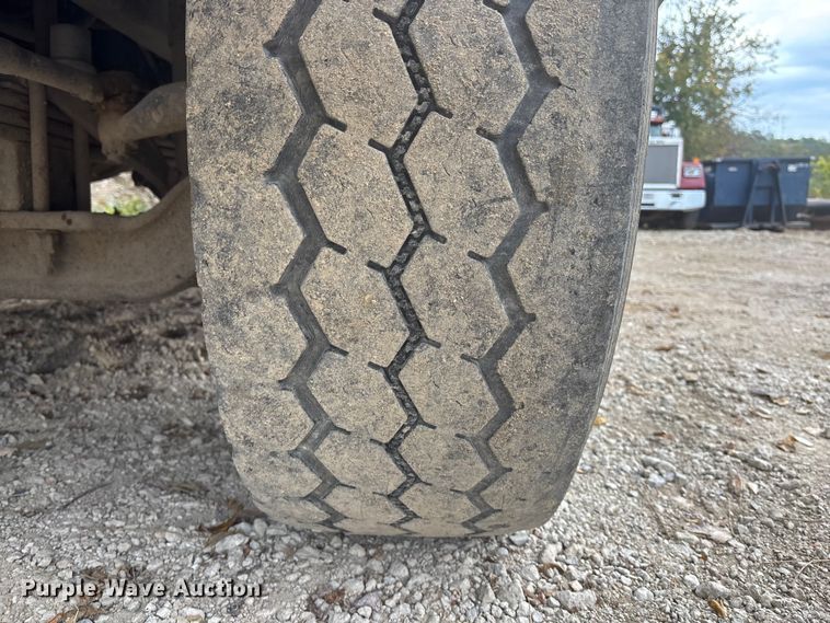 image for item EE4155 1991 Mack RD6886 dump truck