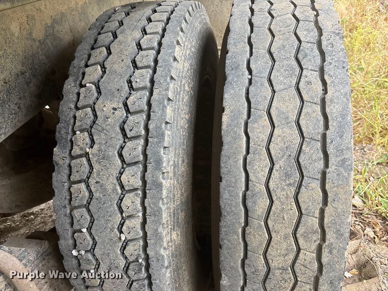 image for item EE4155 1991 Mack RD6886 dump truck