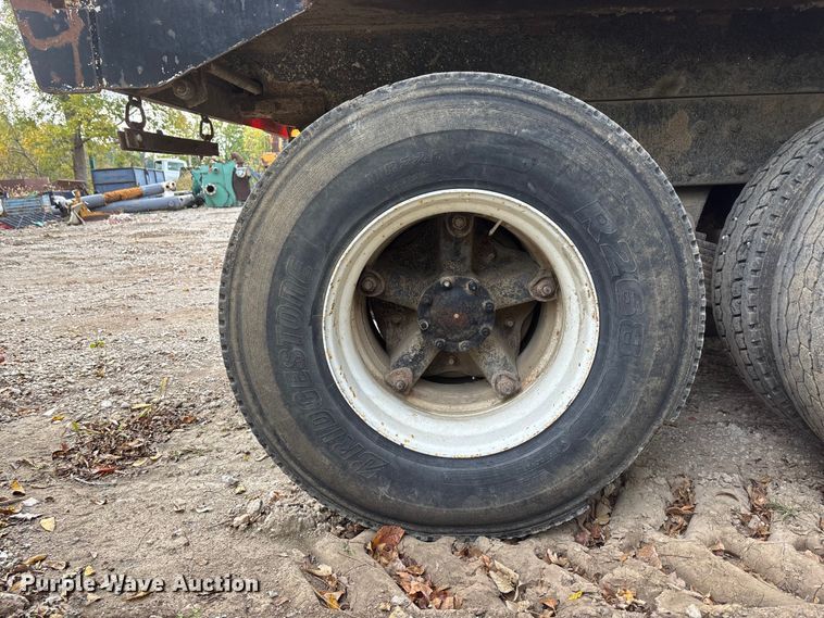 image for item EE4155 1991 Mack RD6886 dump truck