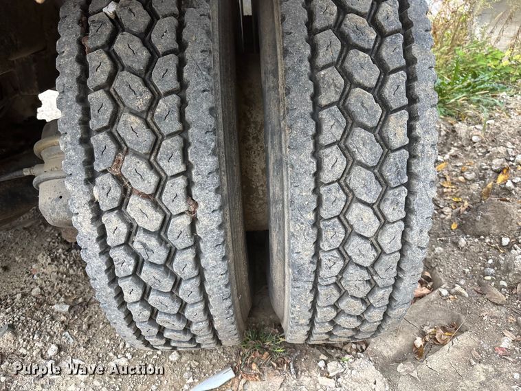 image for item EE4155 1991 Mack RD6886 dump truck