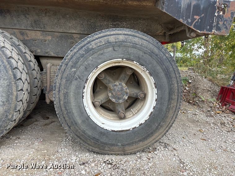 image for item EE4155 1991 Mack RD6886 dump truck