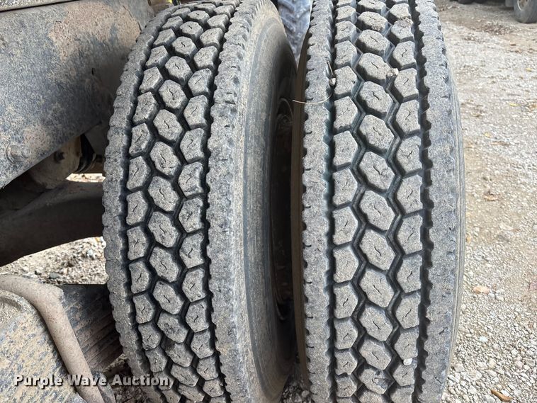 image for item EE4155 1991 Mack RD6886 dump truck