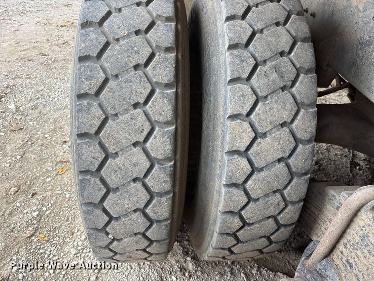 image for item EE4155 1991 Mack RD6886 dump truck