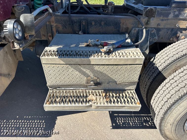 image for item EF2197 1996 Peterbilt 379 semi truck