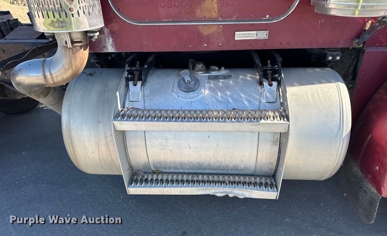 image for item EF2197 1996 Peterbilt 379 semi truck