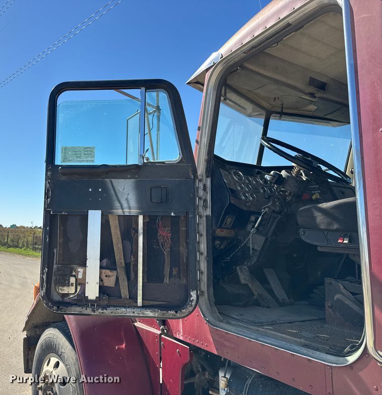 image for item EF2197 1996 Peterbilt 379 semi truck