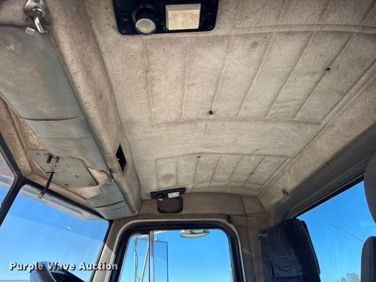 image for item EF2197 1996 Peterbilt 379 semi truck