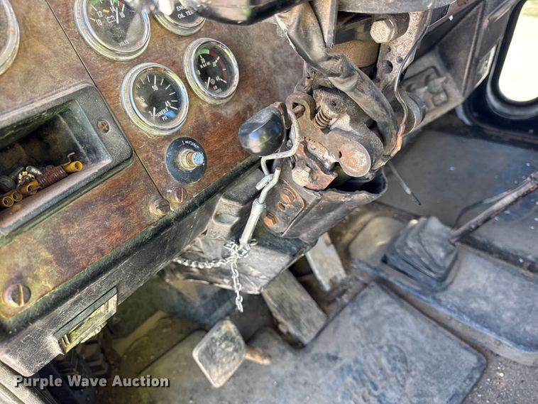 image for item EF2197 1996 Peterbilt 379 semi truck