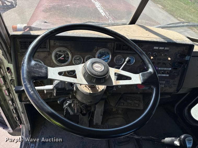 image for item EF2197 1996 Peterbilt 379 semi truck