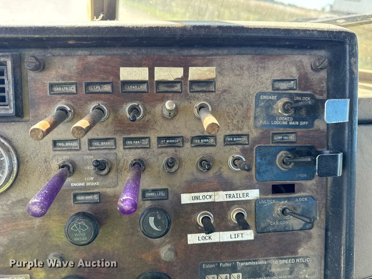 image for item EF2197 1996 Peterbilt 379 semi truck