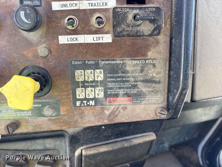 image for item EF2197 1996 Peterbilt 379 semi truck