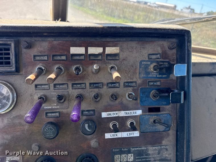 image for item EF2197 1996 Peterbilt 379 semi truck