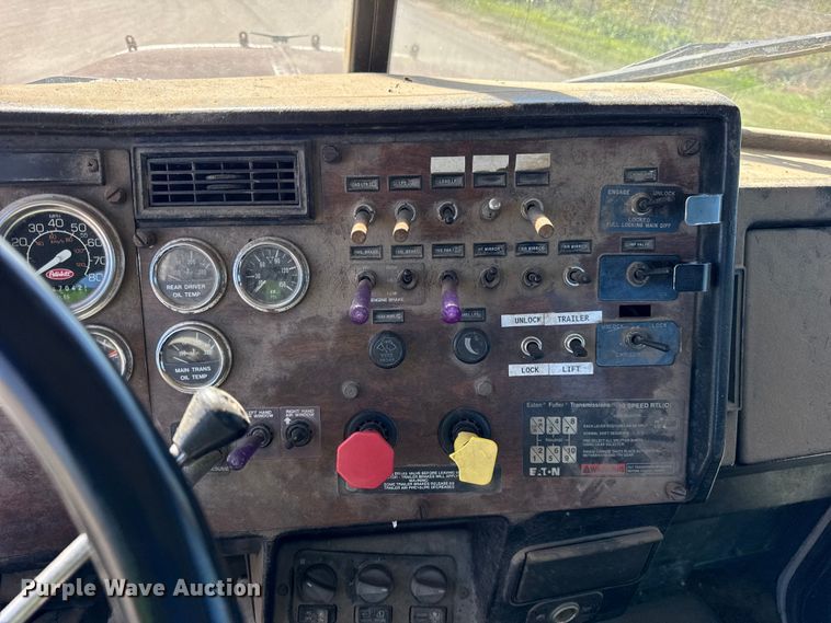 image for item EF2197 1996 Peterbilt 379 semi truck