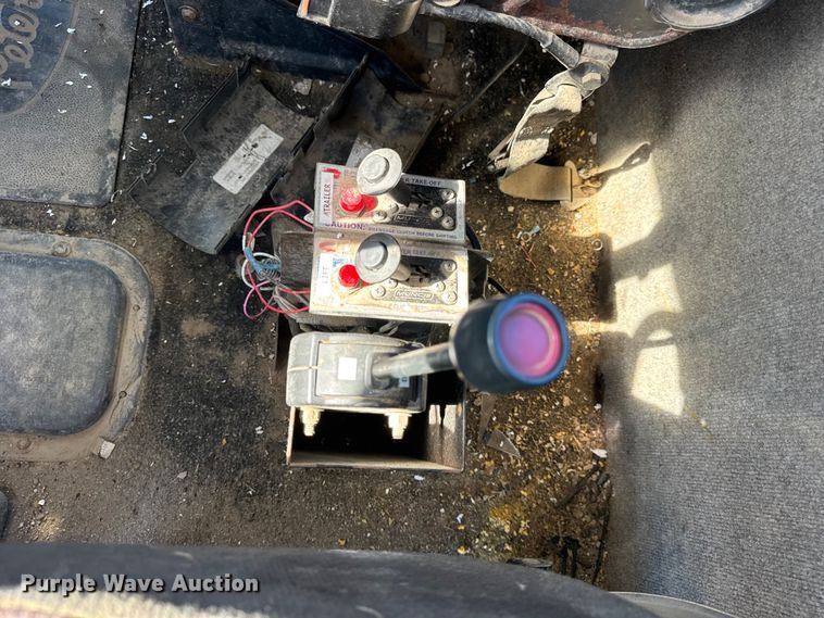 image for item EF2197 1996 Peterbilt 379 semi truck