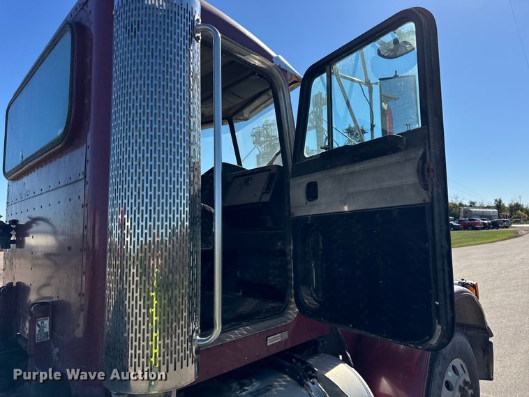 image for item EF2197 1996 Peterbilt 379 semi truck