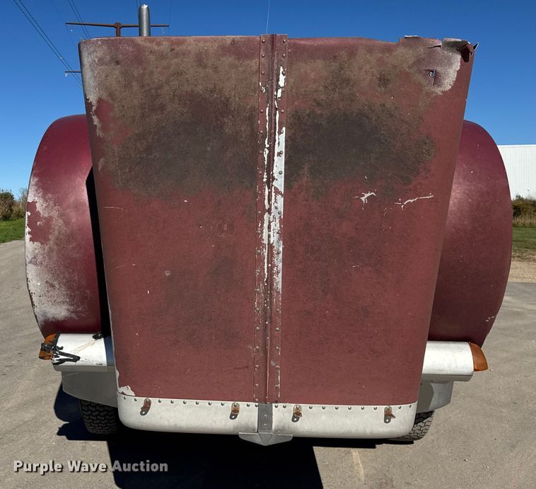 image for item EF2197 1996 Peterbilt 379 semi truck