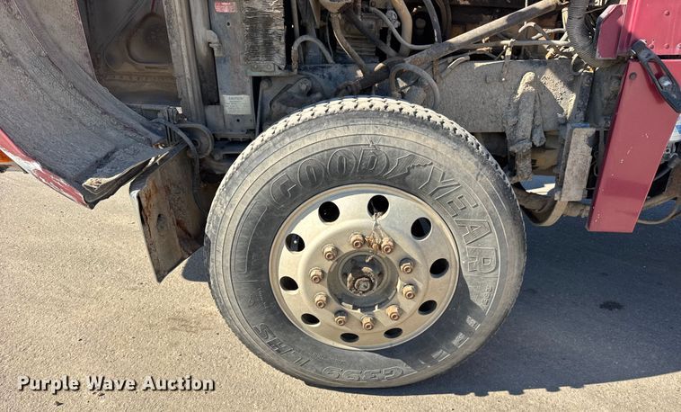 image for item EF2197 1996 Peterbilt 379 semi truck