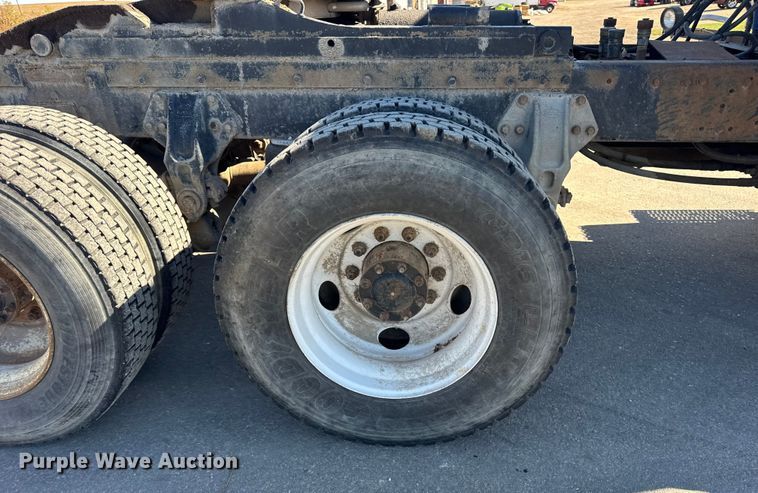 image for item EF2197 1996 Peterbilt 379 semi truck