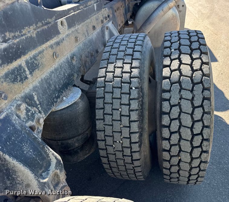 image for item EF2197 1996 Peterbilt 379 semi truck