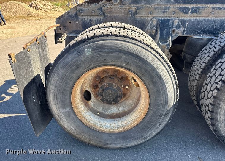 image for item EF2197 1996 Peterbilt 379 semi truck