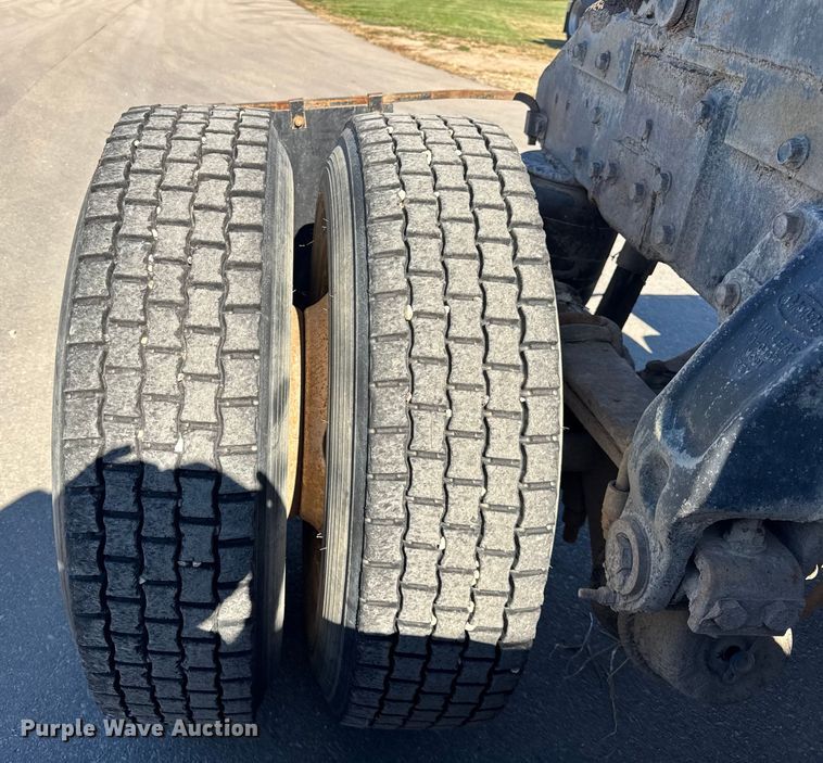 image for item EF2197 1996 Peterbilt 379 semi truck