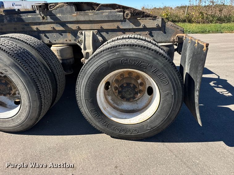 image for item EF2197 1996 Peterbilt 379 semi truck