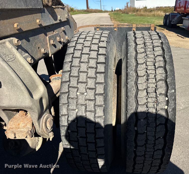 image for item EF2197 1996 Peterbilt 379 semi truck