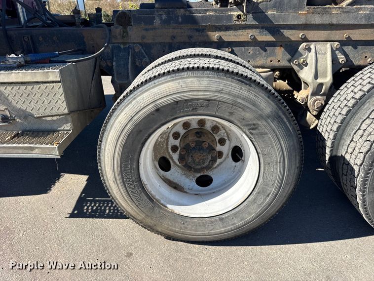 image for item EF2197 1996 Peterbilt 379 semi truck