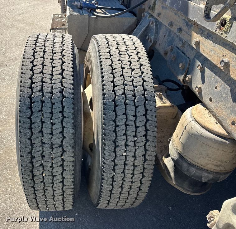 image for item EF2197 1996 Peterbilt 379 semi truck