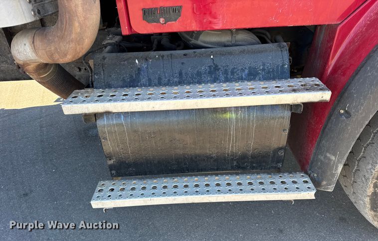 image for item EF2198 2013 Freightliner Business Class M2 box truck