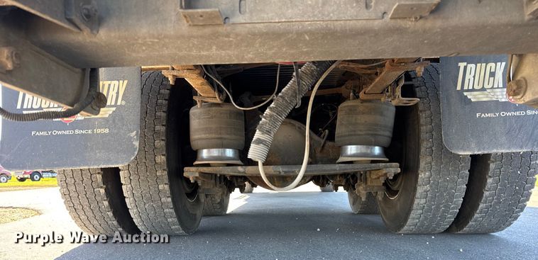 image for item EF2198 2013 Freightliner Business Class M2 box truck