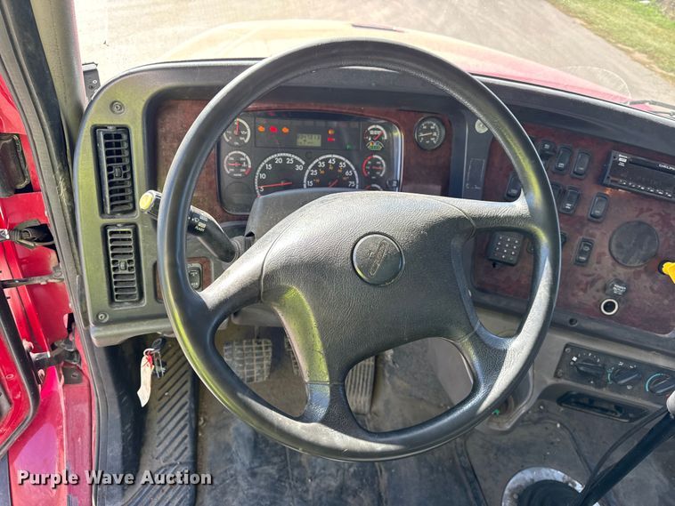 image for item EF2198 2013 Freightliner Business Class M2 box truck