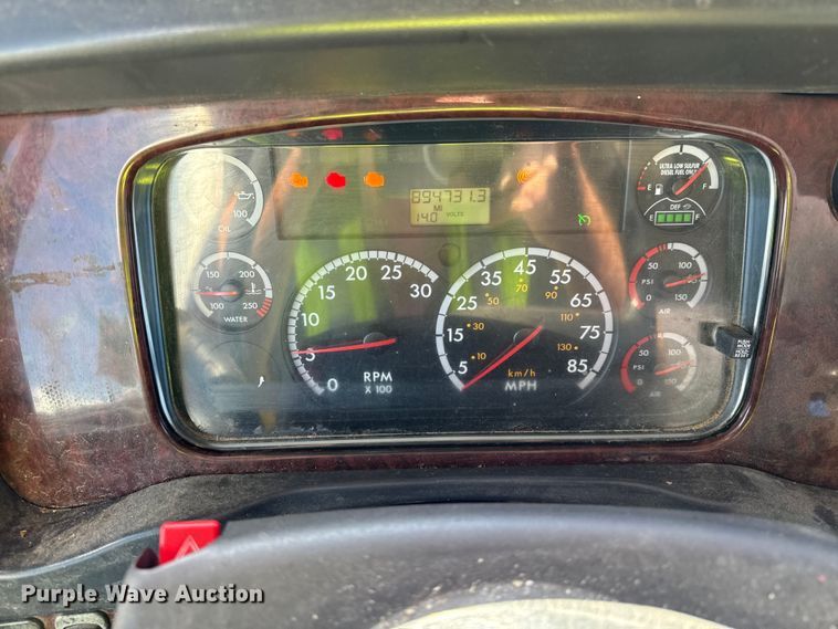 image for item EF2198 2013 Freightliner Business Class M2 box truck