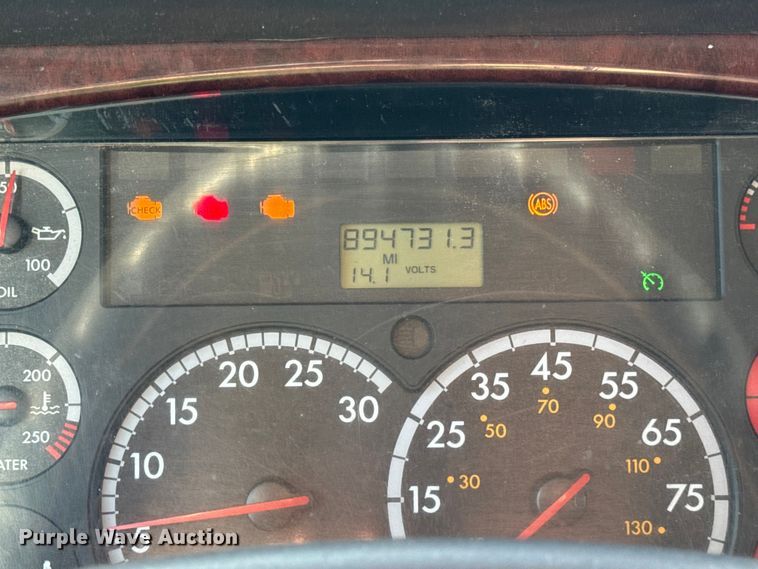 image for item EF2198 2013 Freightliner Business Class M2 box truck