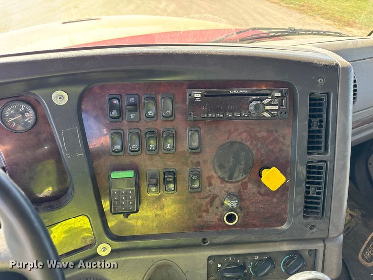 image for item EF2198 2013 Freightliner Business Class M2 box truck