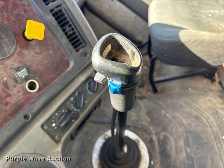 image for item EF2198 2013 Freightliner Business Class M2 box truck