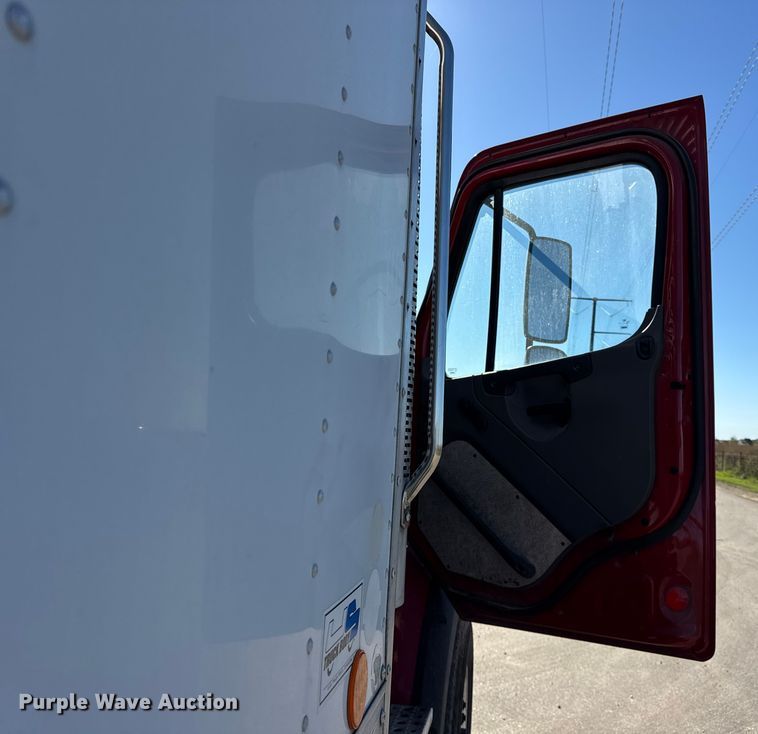 image for item EF2198 2013 Freightliner Business Class M2 box truck