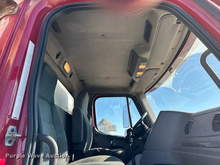 image for item EF2198 2013 Freightliner Business Class M2 box truck